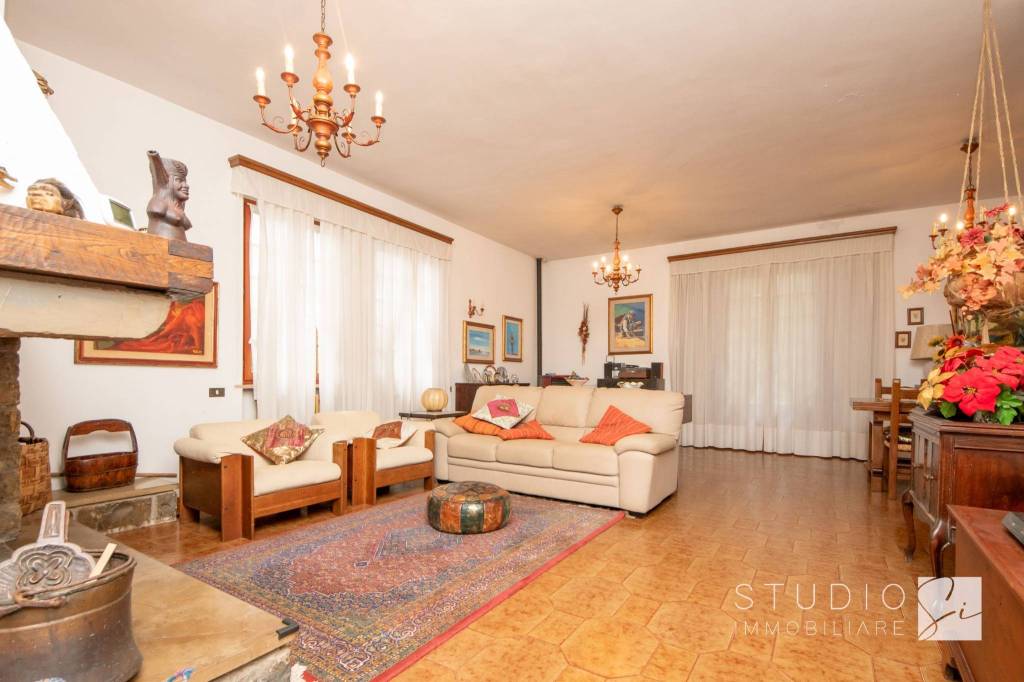 casa indipendente in vendita a Pistoia in zona Centro Città