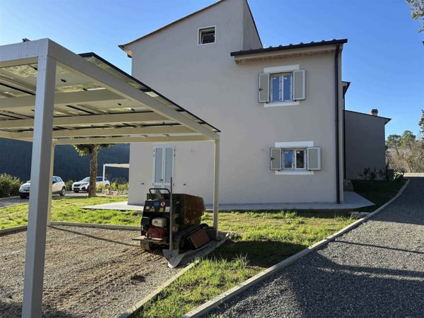 casa indipendente in vendita a Pistoia in zona Centro Città