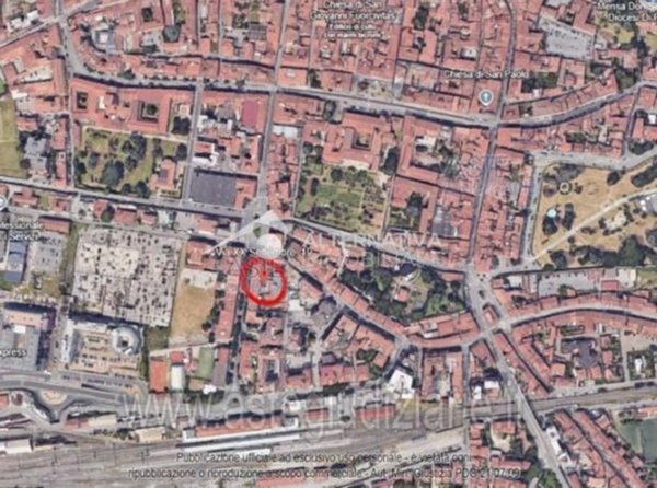 locale commerciale in vendita a Pistoia in zona Centro Città