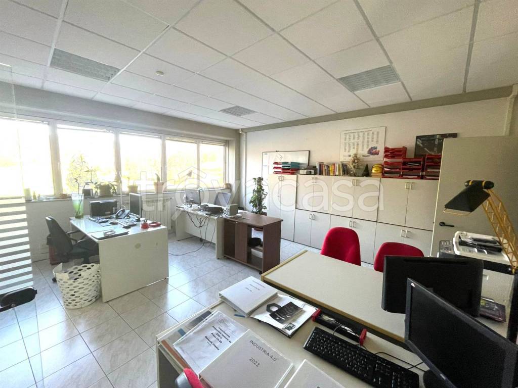 ufficio in vendita a Pistoia in zona Spazzavento