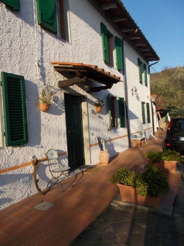 casa indipendente in vendita a Pistoia in zona Valdibrana