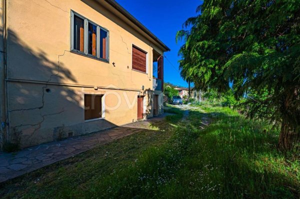 casa indipendente in vendita a Pistoia in zona Cireglio
