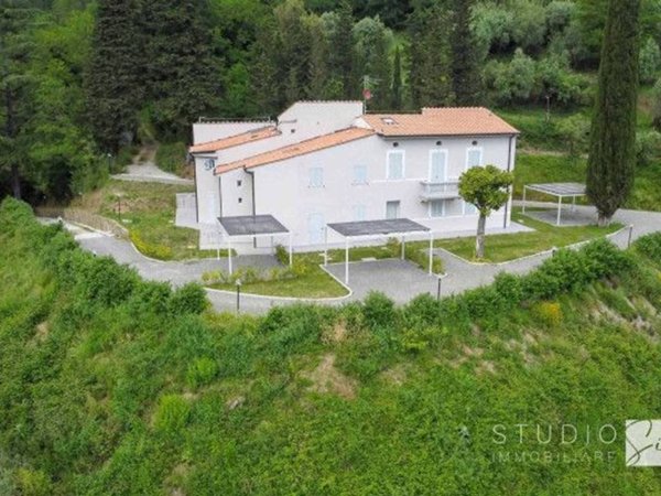 casa indipendente in vendita a Pistoia in zona Spazzavento