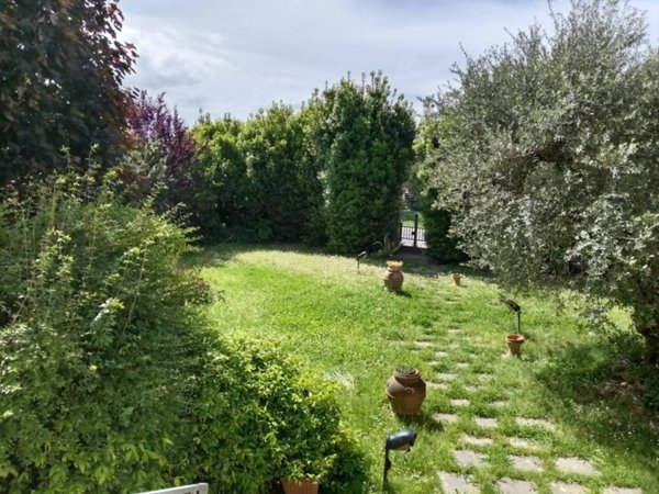 casa indipendente in vendita a Pistoia
