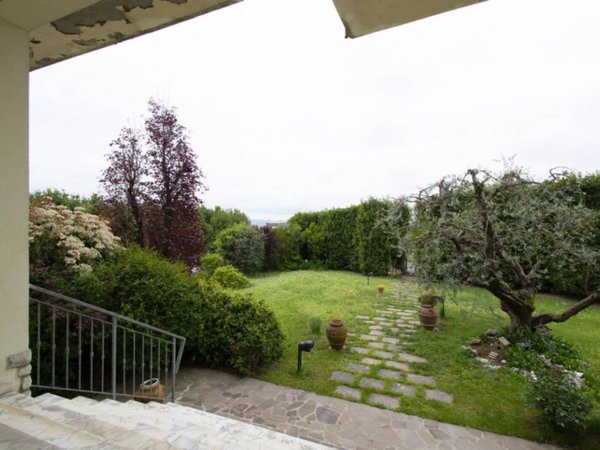 casa indipendente in vendita a Pistoia in zona Bottegone