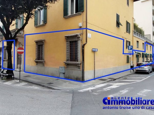 negozio in vendita a Pistoia in zona Centro Città