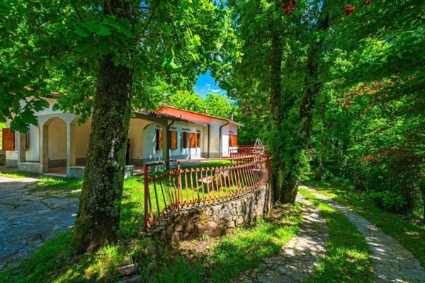 casa indipendente in vendita a Pistoia in zona La Cugna