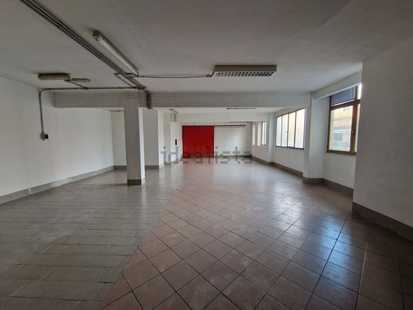 locale commerciale in vendita a Pistoia in zona Centro Città