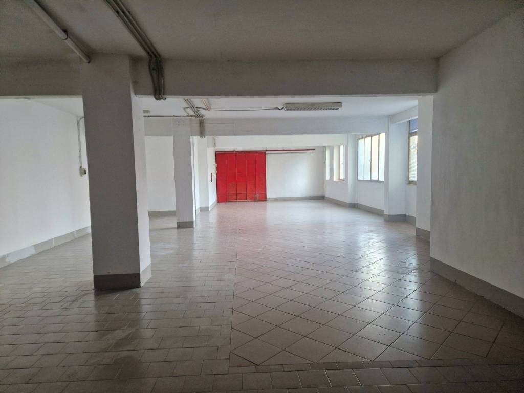 negozio in vendita a Pistoia in zona Centro Città
