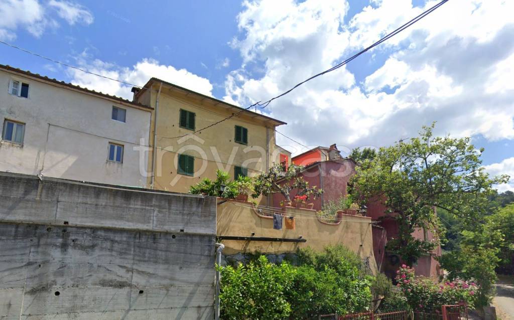 casa indipendente in vendita a Pistoia in zona Valdibrana