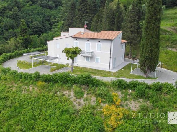 casa indipendente in vendita a Pistoia in zona Spazzavento
