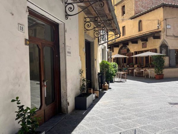 negozio in vendita a Pistoia in zona Centro Città