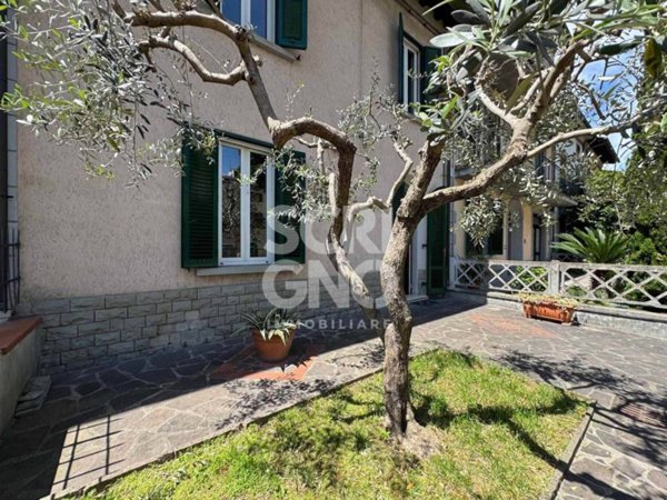 casa indipendente in vendita a Pistoia in zona Centro Città