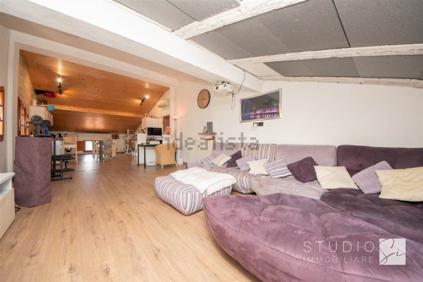 casa indipendente in vendita a Pistoia in zona Stadio