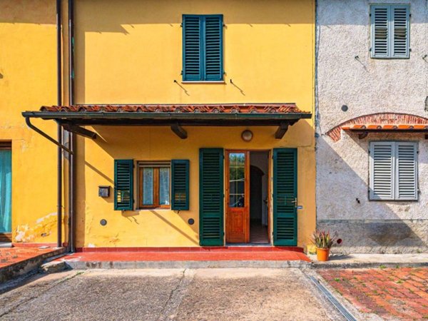 casa indipendente in vendita a Pistoia in zona Bottegone