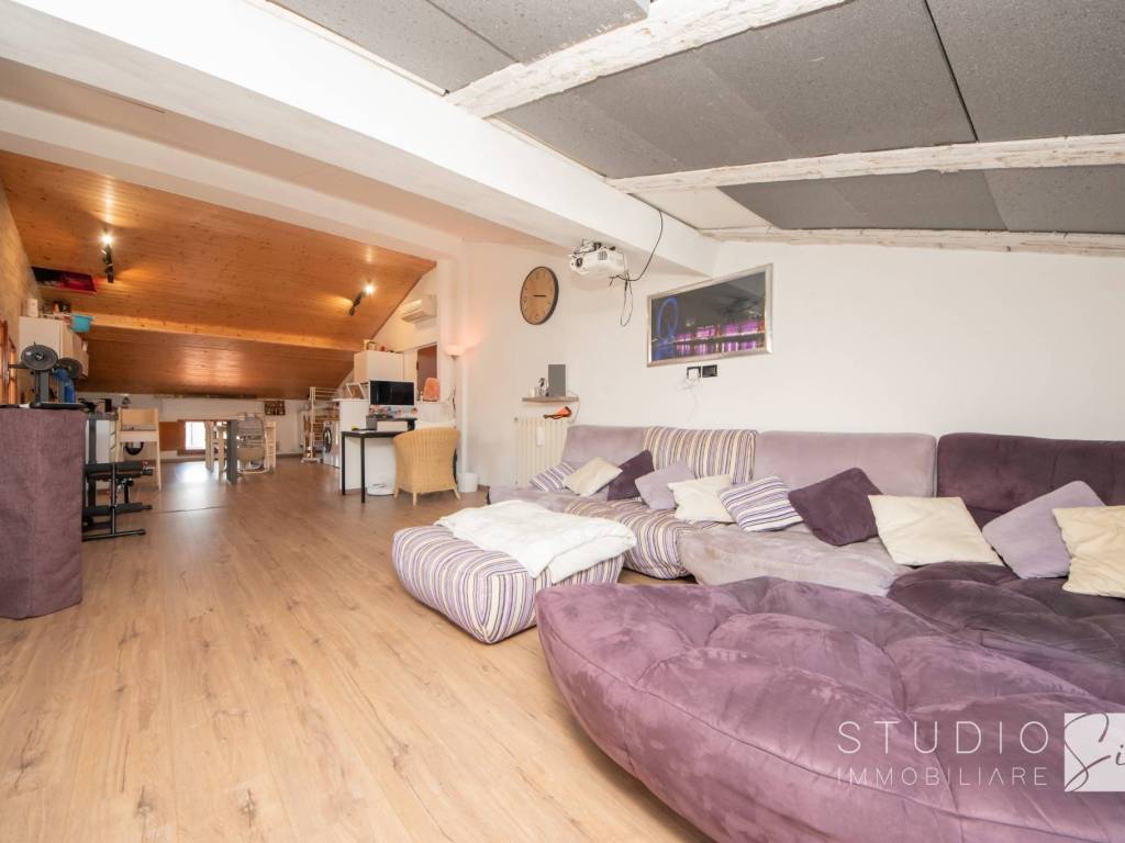 casa indipendente in vendita a Pistoia in zona Stadio