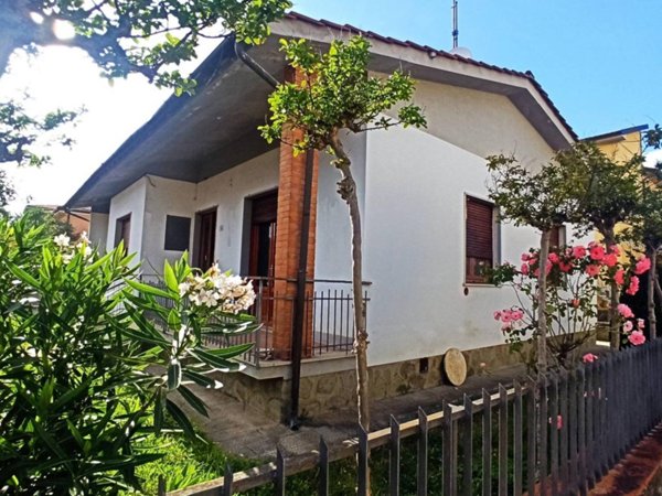 casa indipendente in vendita a Pistoia