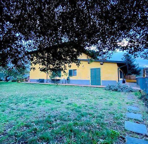 casa indipendente in vendita a Pistoia in zona Spazzavento