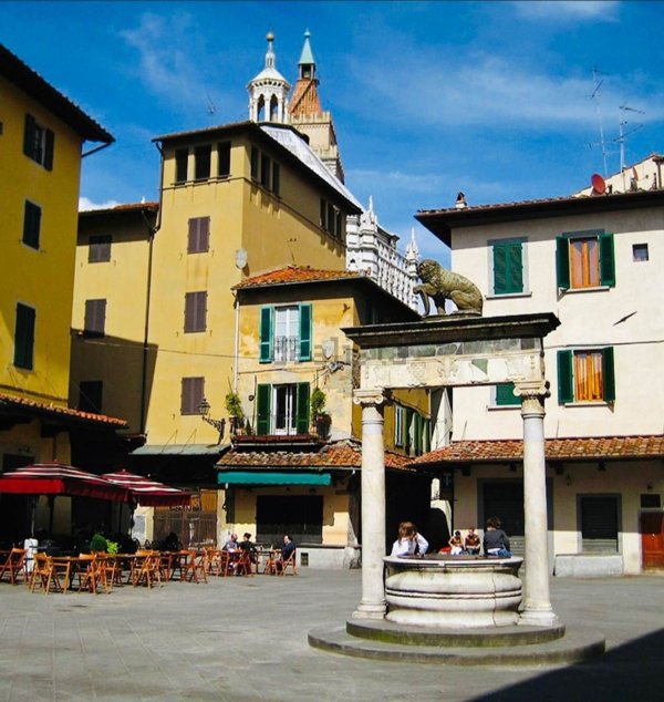 locale commerciale in vendita a Pistoia in zona Centro Città