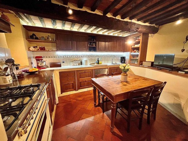 casa indipendente in vendita a Pistoia in zona Campiglio