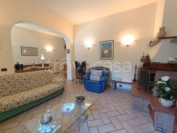 casa indipendente in vendita a Pistoia in zona Cireglio