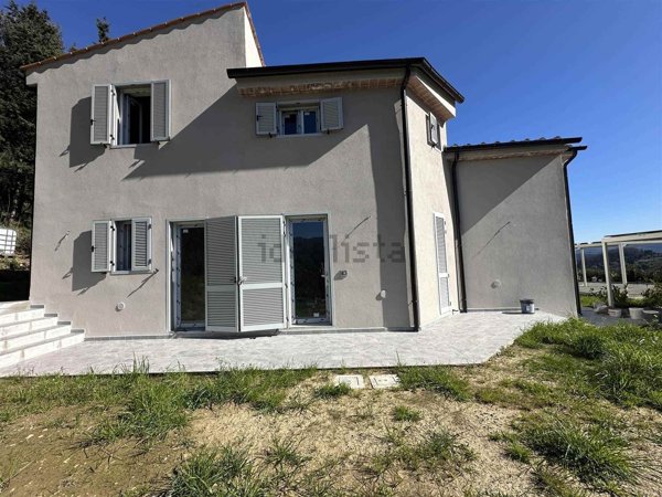 esavano in vendita a Pistoia in zona Spazzavento