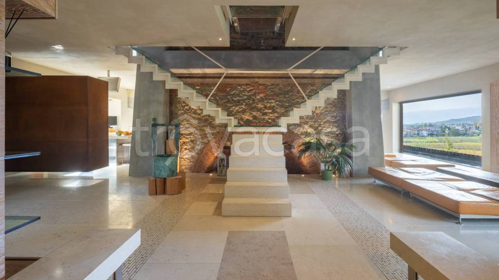 casa indipendente in vendita a Pistoia in zona Centro Città