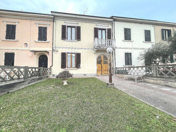 casa indipendente in vendita a Pistoia in zona Centro Città