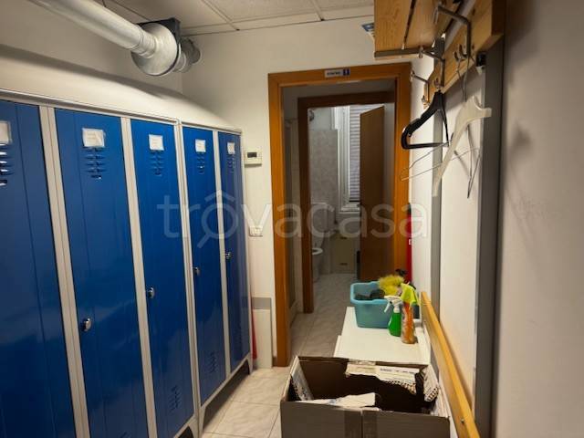 ufficio in vendita a Pistoia in zona Spazzavento