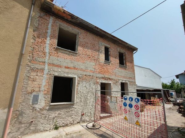 casa indipendente in vendita a Pistoia in zona Centro Città