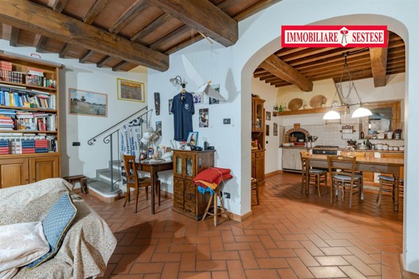 casa indipendente in vendita a Pistoia in zona Pontelungo