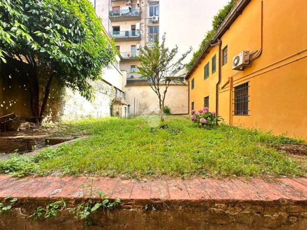 negozio in vendita a Pistoia in zona Centro Città