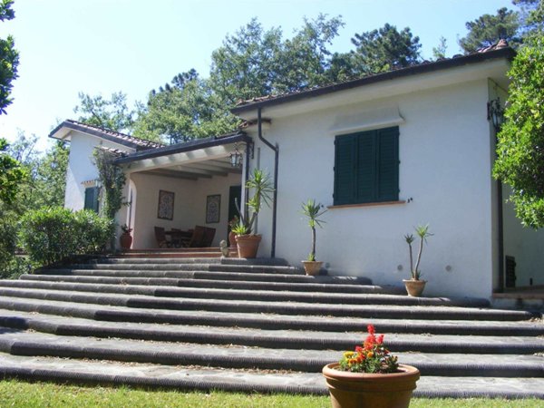 casa indipendente in vendita a Pistoia in zona Stadio