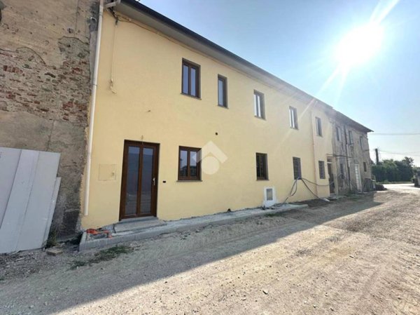 casa indipendente in vendita a Pistoia in zona Bottegone