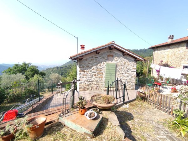 casa indipendente in vendita a Pistoia
