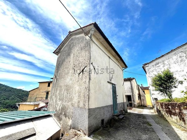 casa indipendente in vendita a Pistoia in zona Baggio