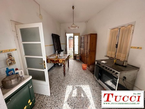 casa indipendente in vendita a Pistoia in zona Cireglio