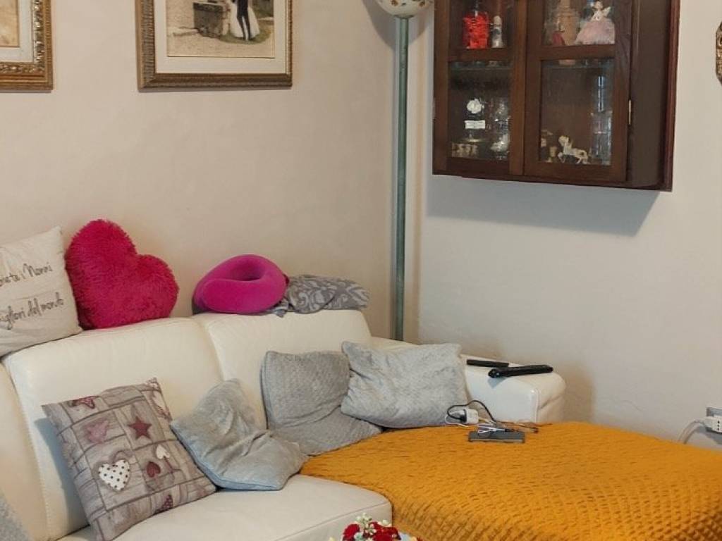 casa indipendente in vendita a Pistoia in zona Bottegone
