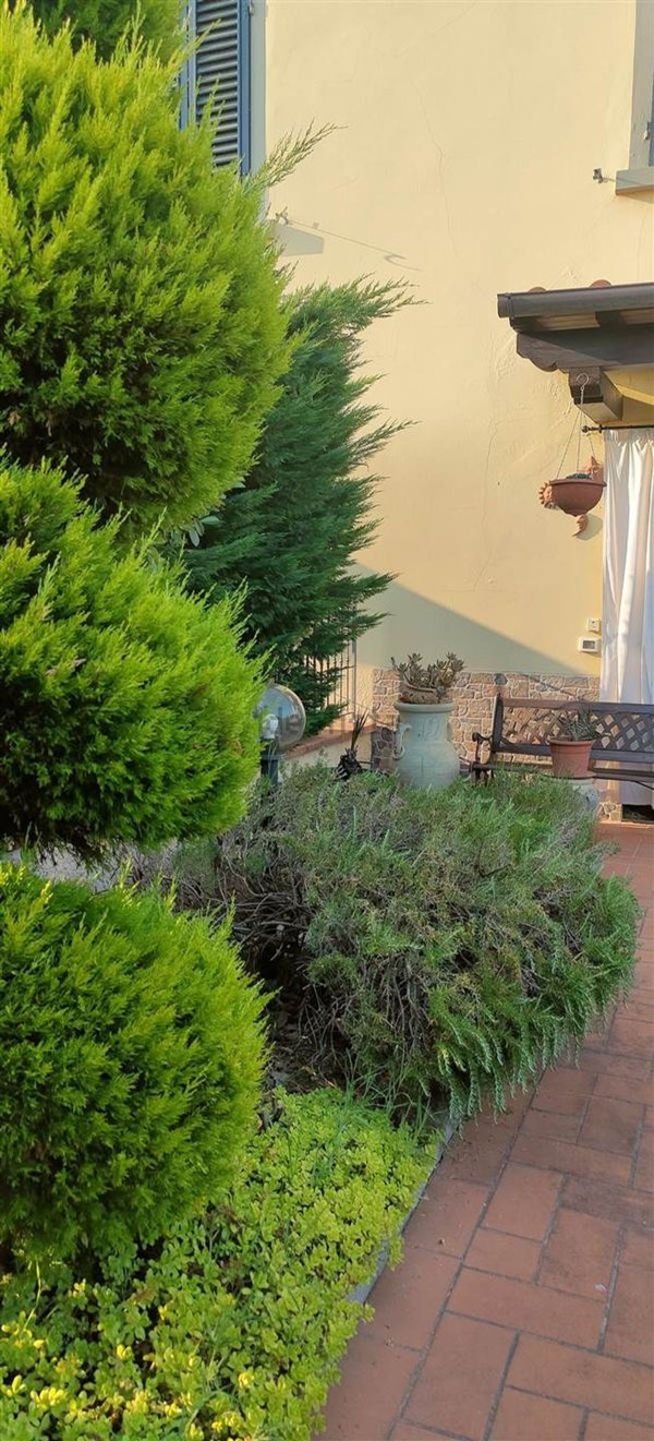 casa indipendente in vendita a Pistoia in zona Bottegone