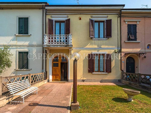 casa indipendente in vendita a Pistoia in zona Centro Città