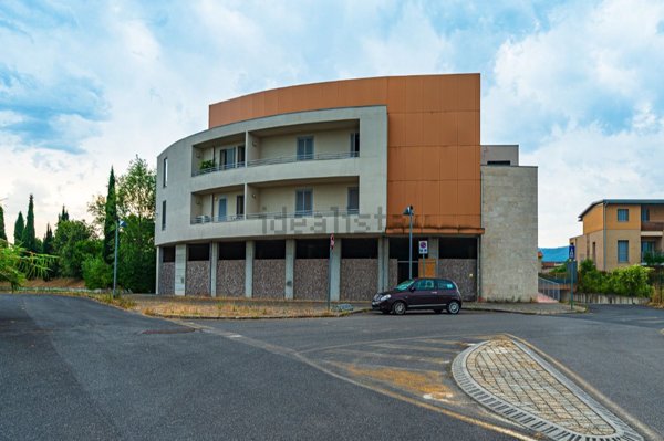 negozio in vendita a Pistoia in zona Bottegone