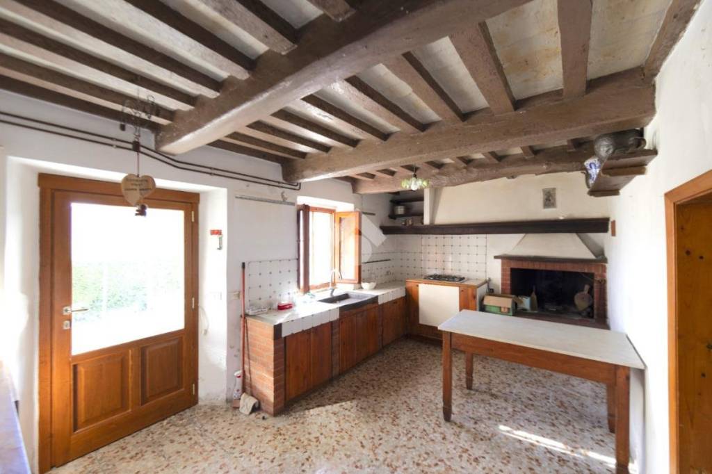 casa indipendente in vendita a Pistoia in zona Villa di Piteccio