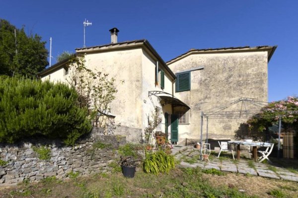 casa indipendente in vendita a Pistoia in zona Villa di Piteccio