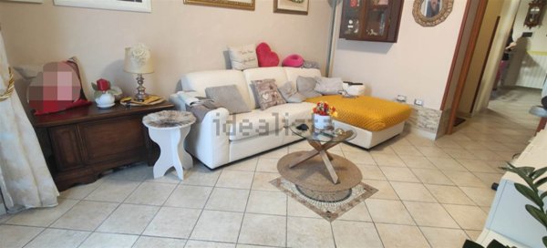 casa indipendente in vendita a Pistoia in zona Bottegone