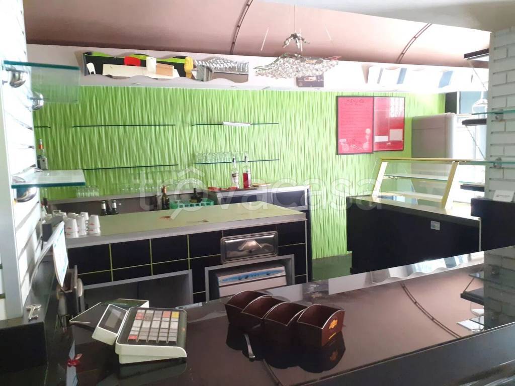 negozio in vendita a Pistoia in zona Centro Città