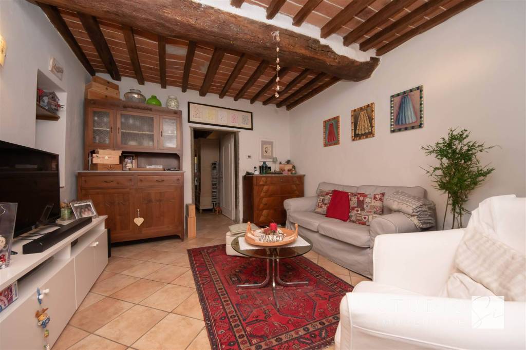 casa indipendente in vendita a Pistoia in zona Le Grazie