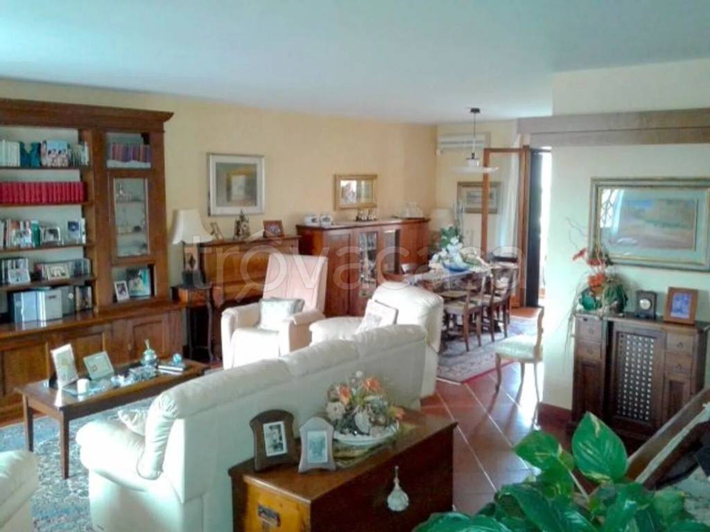 casa indipendente in vendita a Pistoia