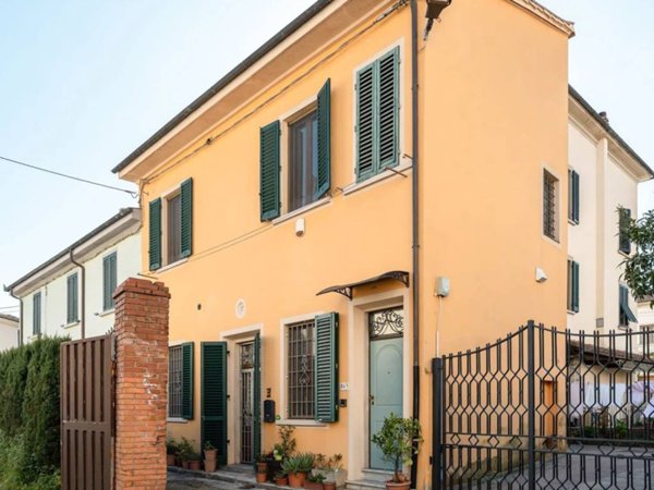 casa indipendente in vendita a Pistoia in zona Centro Città