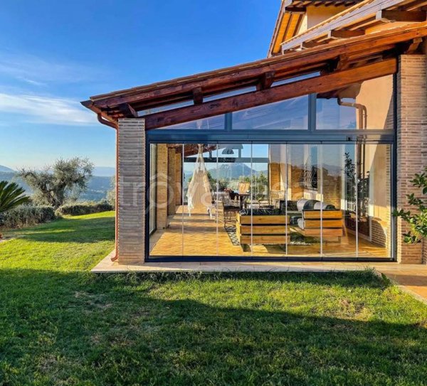 casa indipendente in vendita a Pistoia in zona Spazzavento