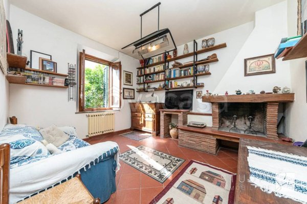 casa indipendente in vendita a Pistoia in zona Centro Città